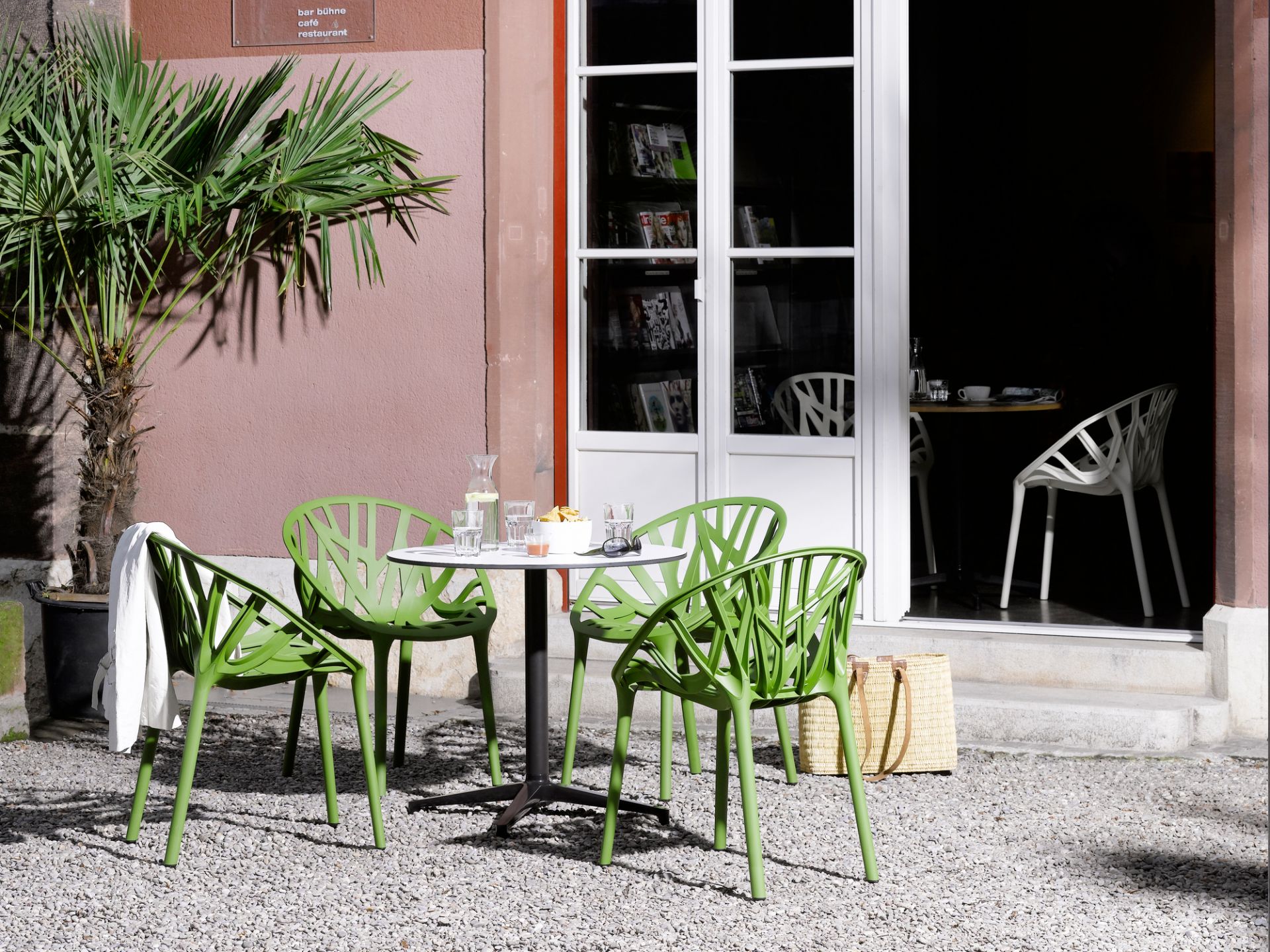 Round indoor discount bistro table